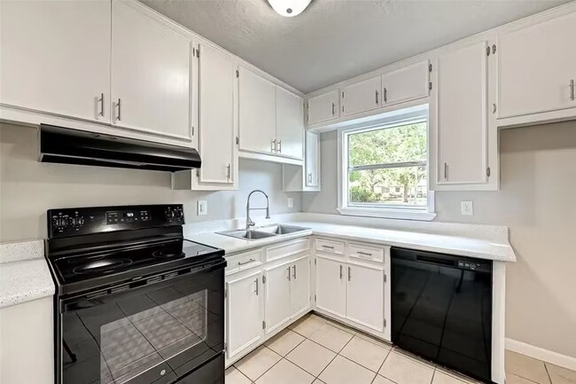 Building Photo - 515 Bluebonnet Dr