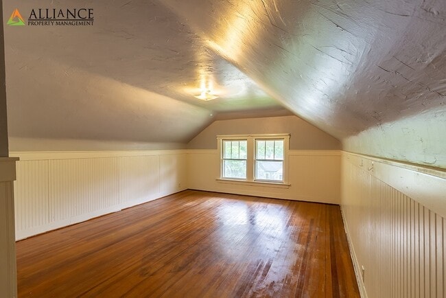 Building Photo - Gorgeous Home!!