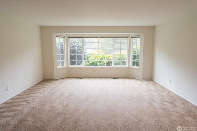 Building Photo - 3bd/2.25ba Bellevue Home