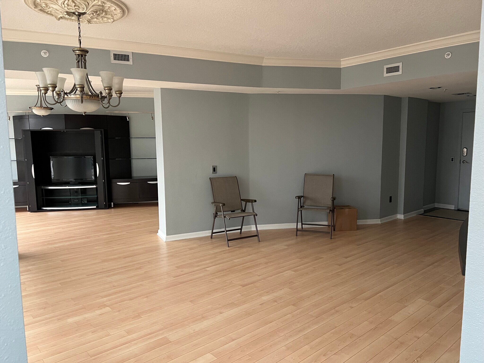 Dining room?Living room - 322 E Central