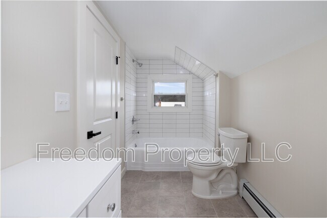 Building Photo - 28 Aircraft Rd