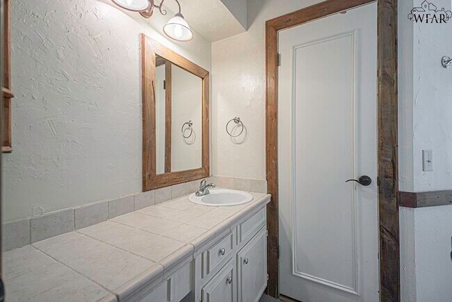 Building Photo - 1223 Amherst St