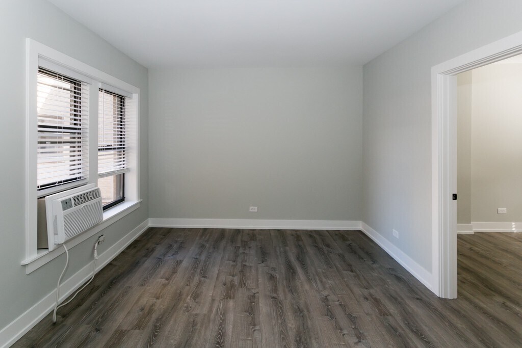 Building Photo - 710 W Brompton