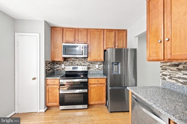 Building Photo - 8346 Stationhouse Ct