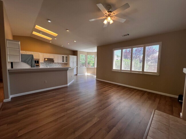 Building Photo - Must See! 3/2/3 Home in Minden, Winhaven n...