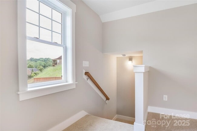 Building Photo - 48 Creekside View Dr