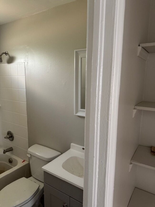 Building Photo - Completely Remodeled unit in North Augusta