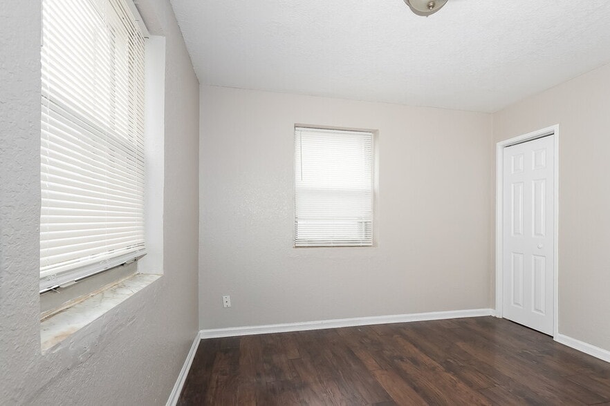 Building Photo - 849 W 5th St