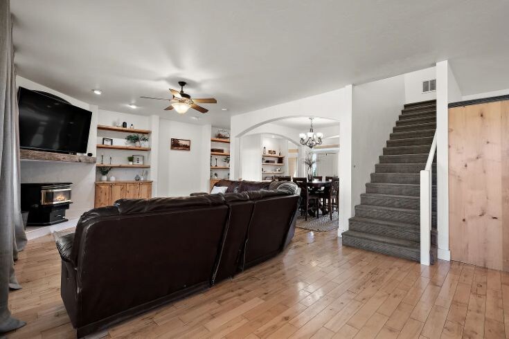 Building Photo - 18227 Southlake Cir