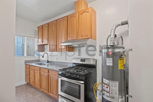 Building Photo - 1532 8th Ave