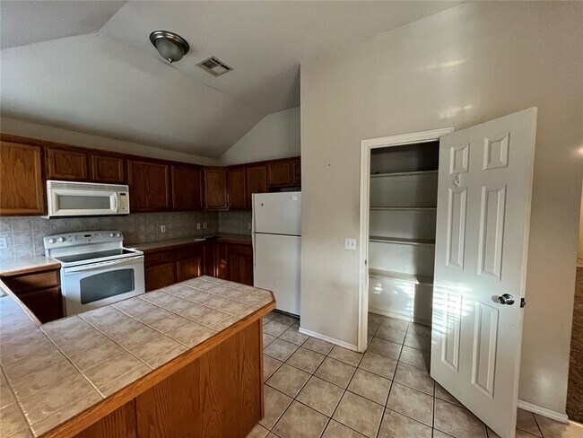 Building Photo - 2045 Rising Hill Dr