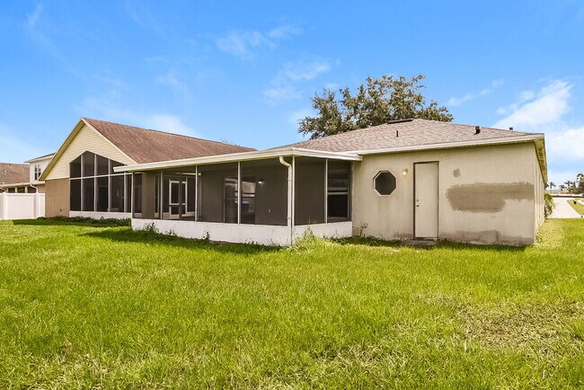 Building Photo - 6853 Westlake Blvd