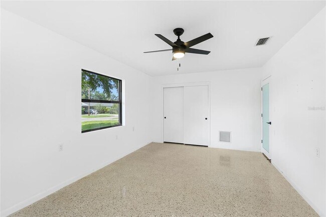Building Photo - 2723 Lynnhurst St