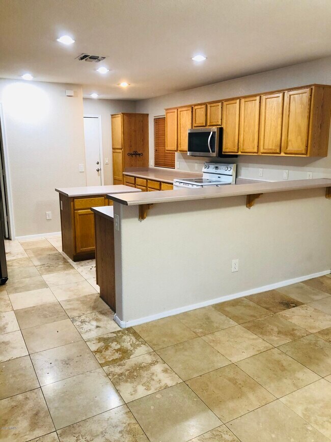 Building Photo - 1266 W Kingbird Dr
