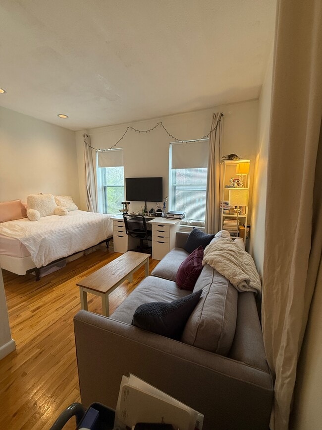 Building Photo - 21 Follen St