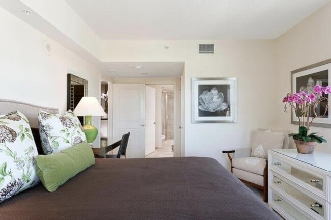 Building Photo - 403 S Sapodilla Ave