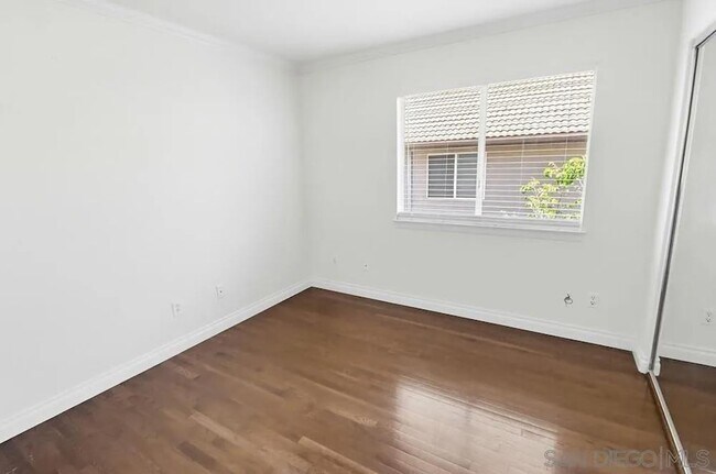 Building Photo - 1100 Corrales Ln