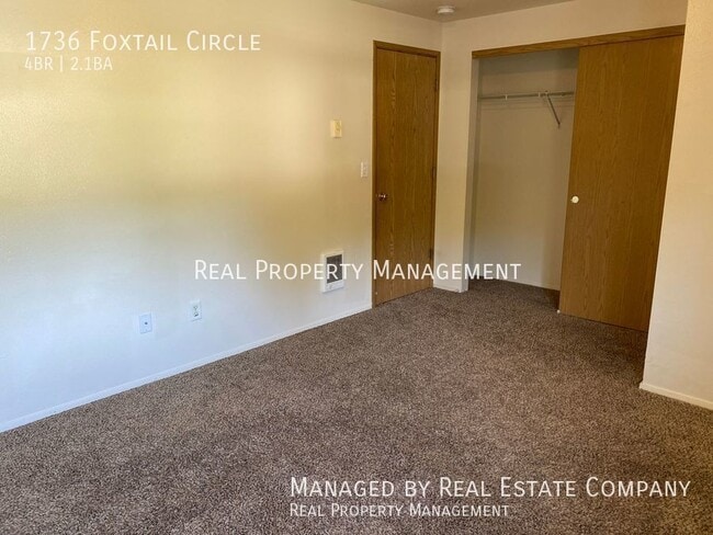 Building Photo - Woodland 4 Bed 2.5 Bath Home with Two Car ...