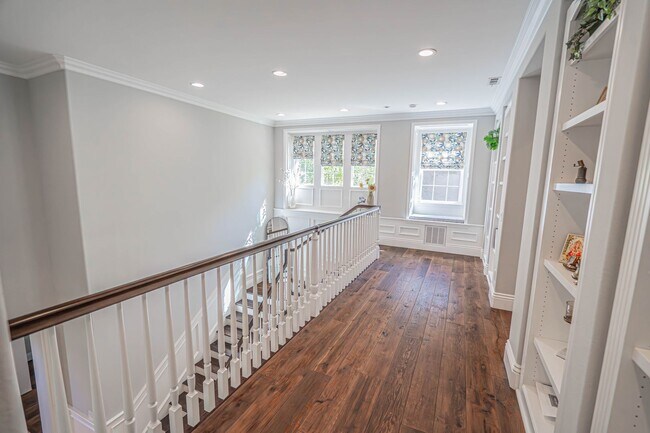 Building Photo - Spectacular 5-Bedroom Home with Private Po...