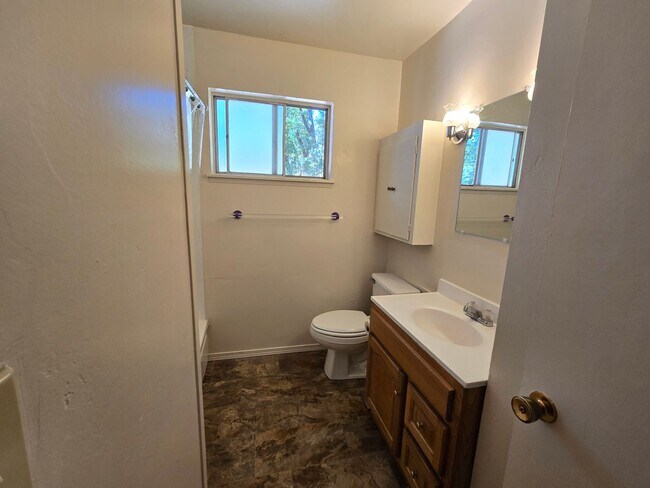 Building Photo - charming 3-bedroom, 2-bathroom home with l...