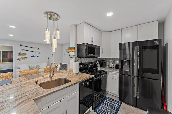 Building Photo - 1605 S US Hwy 1