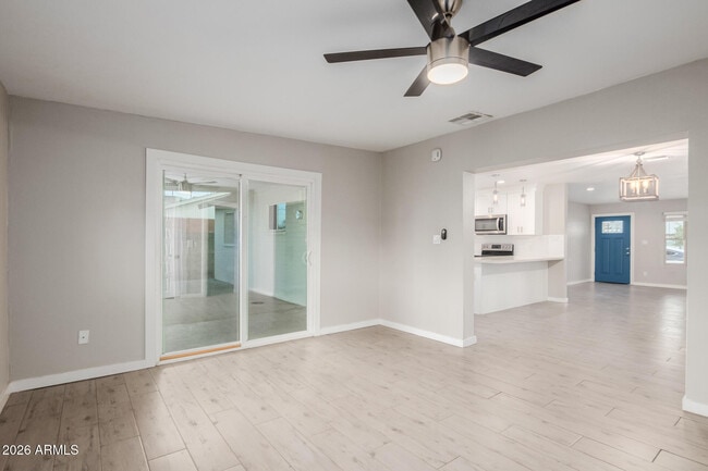 Building Photo - 1208 W 6th St