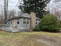 Building Photo - 785 Gunton Dr