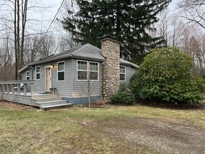 Building Photo - 785 Gunton Dr