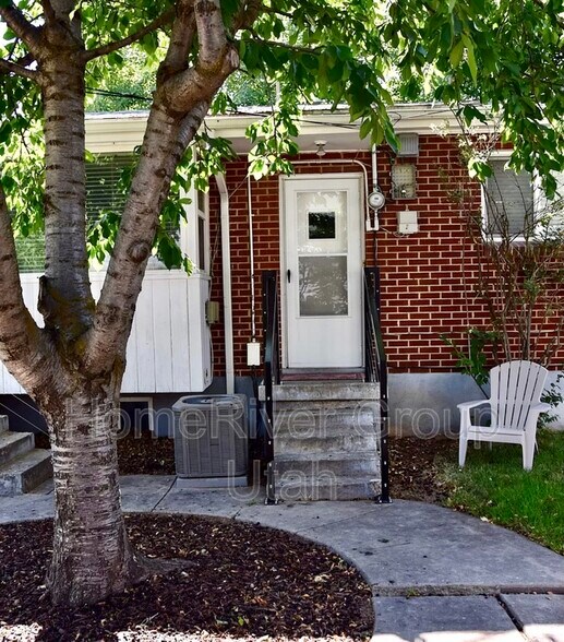 Building Photo - 2825 Connor St
