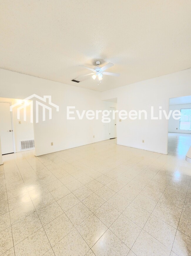 Building Photo - 2302 Sandia Ct