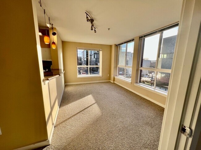 Building Photo - Spacious 2 Bedroom Condo at the Tobira – Central Location