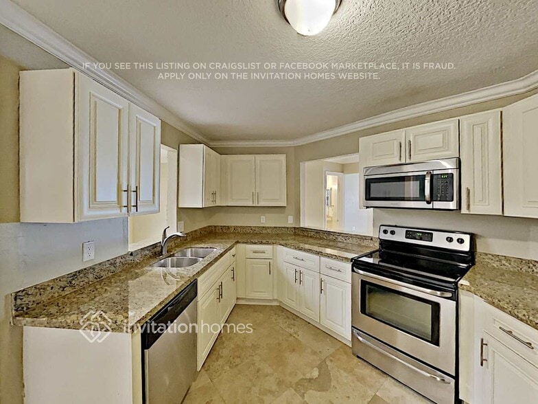 Building Photo - 800 SW 87th Terrace