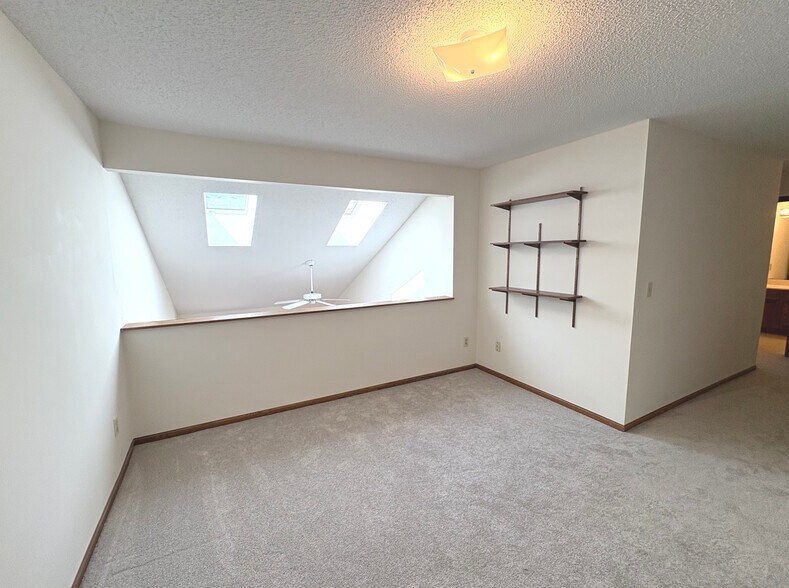 Loft w/Skylights - 1119 Pecks Woods Dr