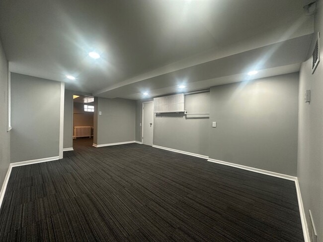 Building Photo - 1727 Reaney Ave E