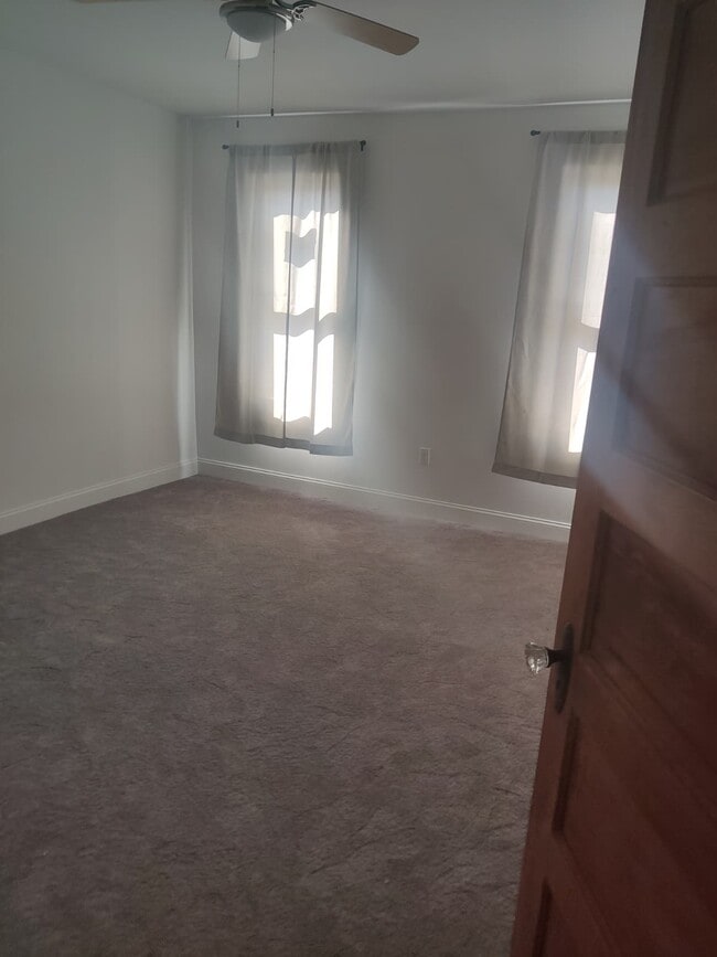 Building Photo - 1620 Lindley Ave