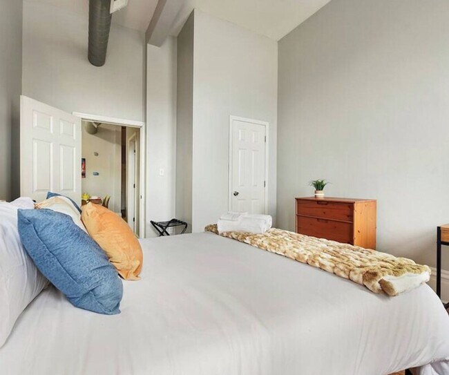 Building Photo - 2134 E Carson St