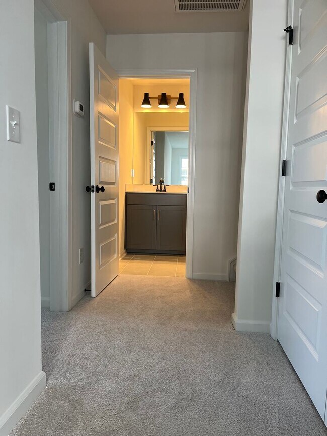 Building Photo - Beautiful New Home