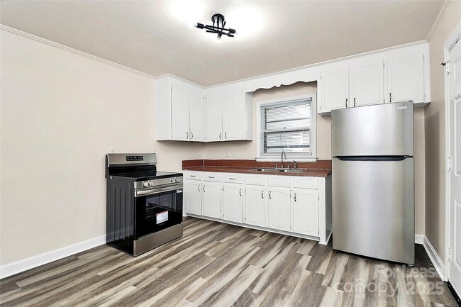 Building Photo - 4132 Blenhein Rd