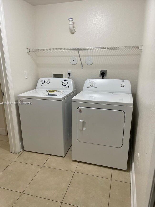 Building Photo - 6312 W Sample Rd