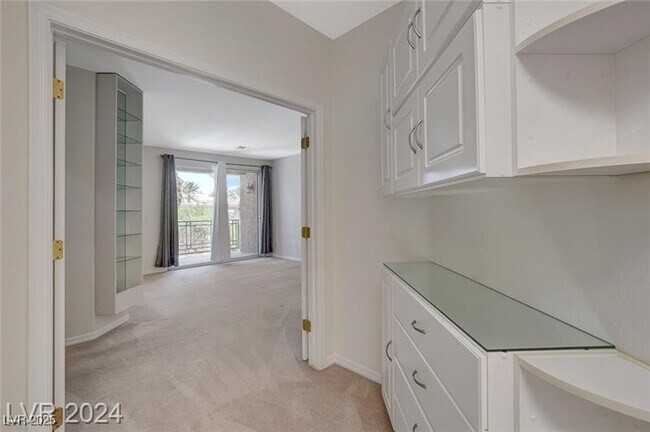 Building Photo - 9420 San Laguna Ct