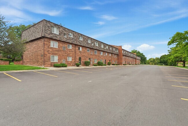 Building Photo - 9388 Bay Colony Dr