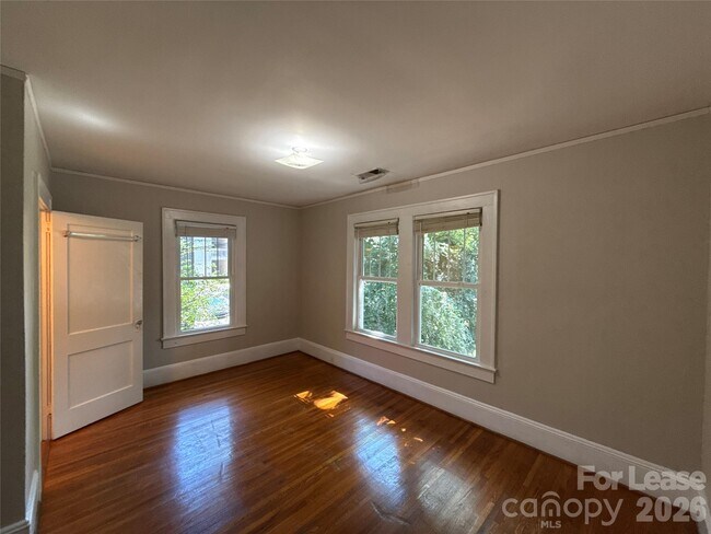 Building Photo - 518 Oakland Ave