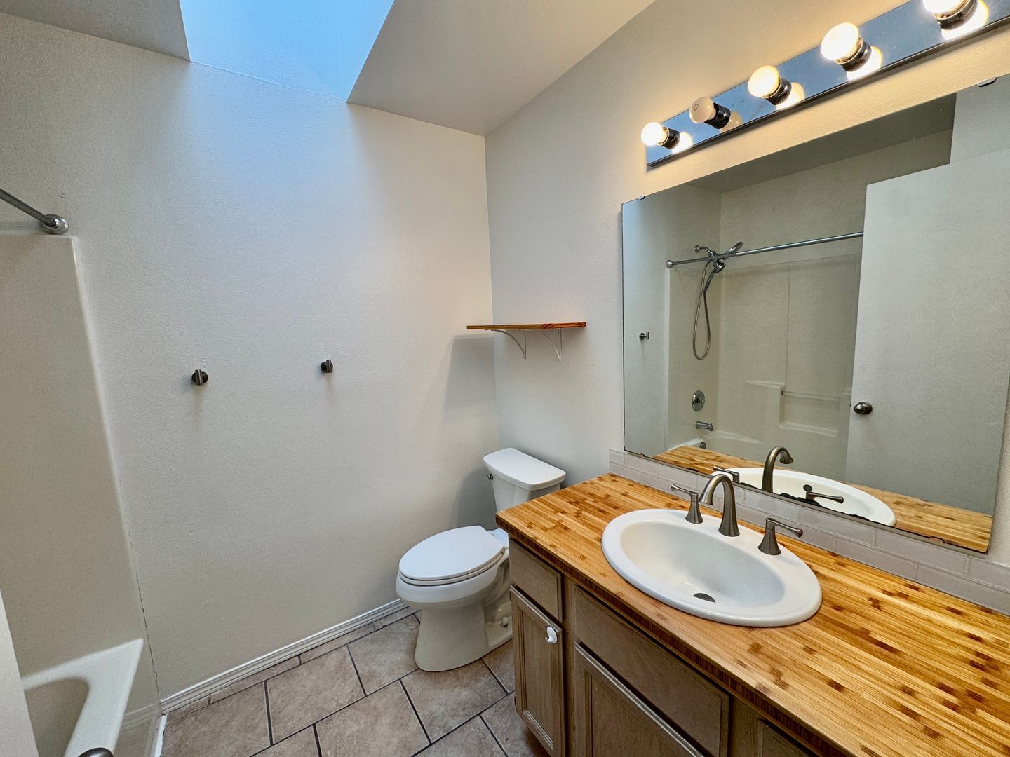 Building Photo - Lynnwood Home