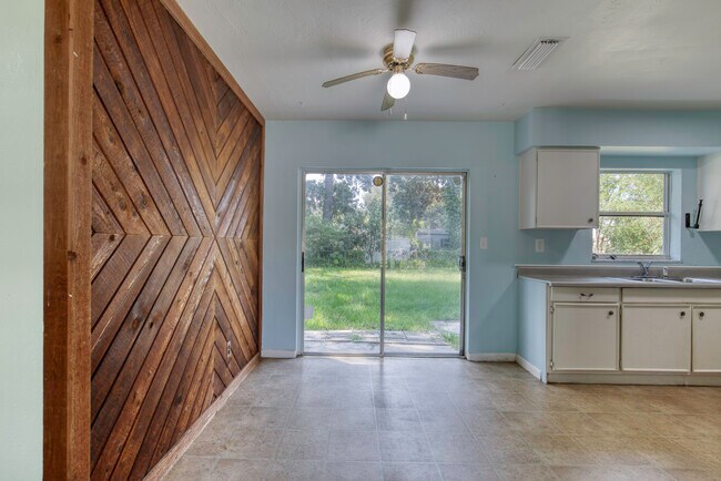 Building Photo - 1133 Bradenton Rd