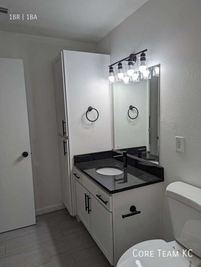 Building Photo - Renovated River Market Loft For Rent!