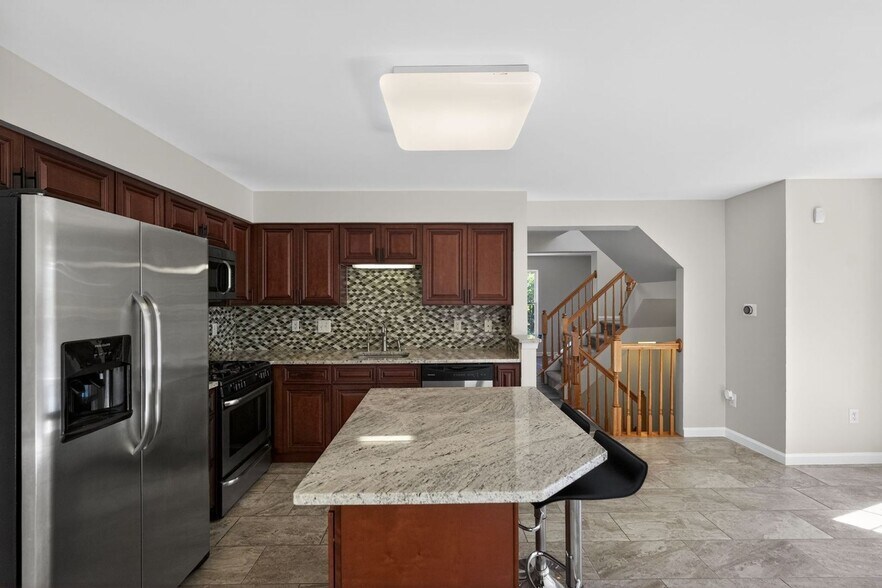 Building Photo - 21 Golf View Ct
