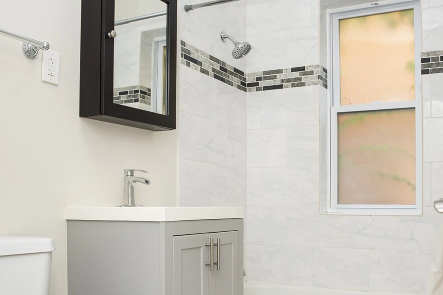 Building Photo - 943 Judson Ave