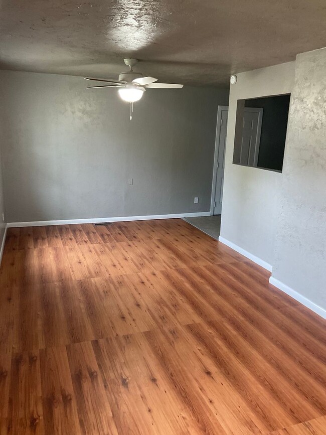 Building Photo - 2 Bed 1 Bath Newly Remodeled Home in Del City