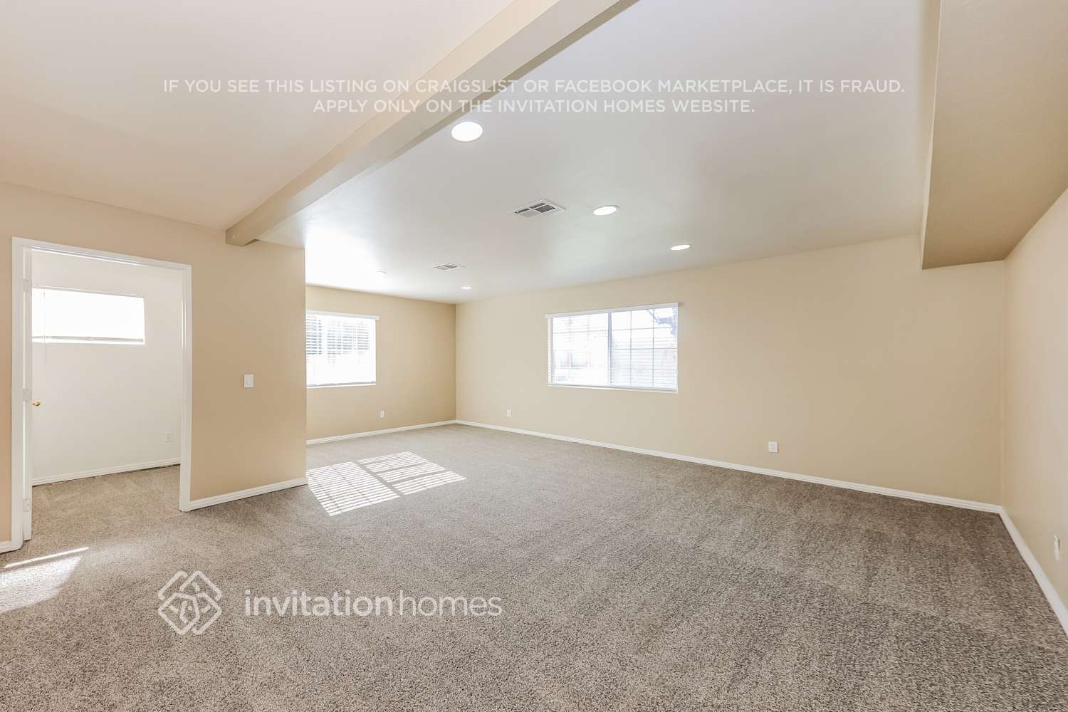 Building Photo - 2642 N Maple Ave