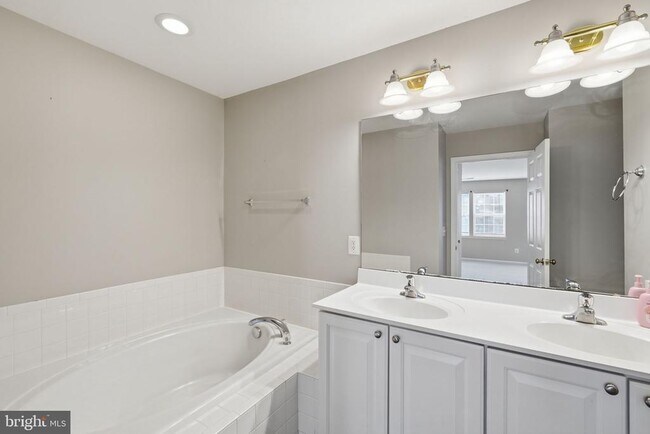 Building Photo - 6008 Preswell Ct